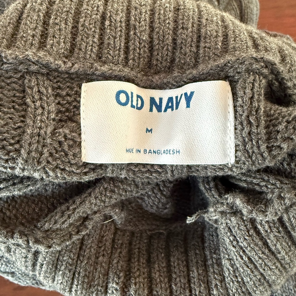 Men’s Sweater - Picture 2 of 3